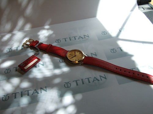Women's Titan Classic Gold Plated SPORT 839YAB Watch! Gold Dial! RED Strap! - Picture 12 of 12