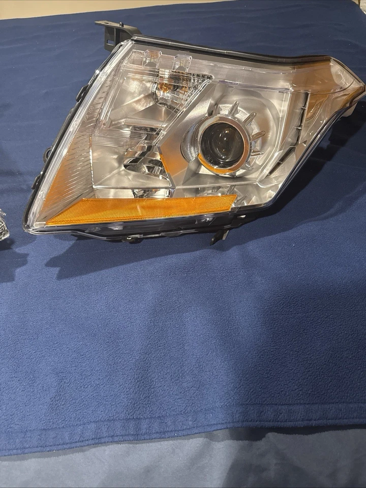 Cadillac SRX новая пара фар 2005-2010 слева и справа - Изображение 4 из 4