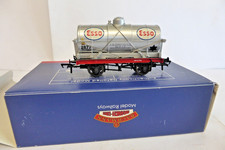OO Gauge Bachmann 37-684 ESSO 14T Tank Wagon