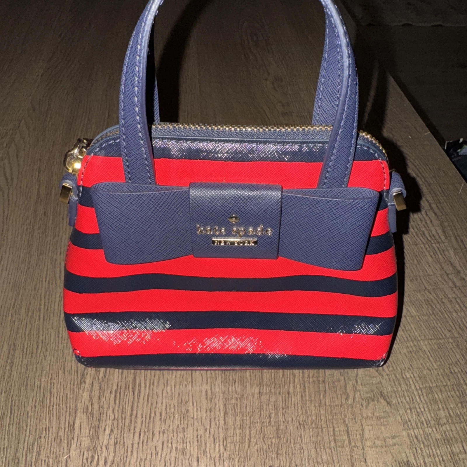 Borsa a tracolla Kate Spade New York Julia Street Mini Maise blu navy e righe rosse