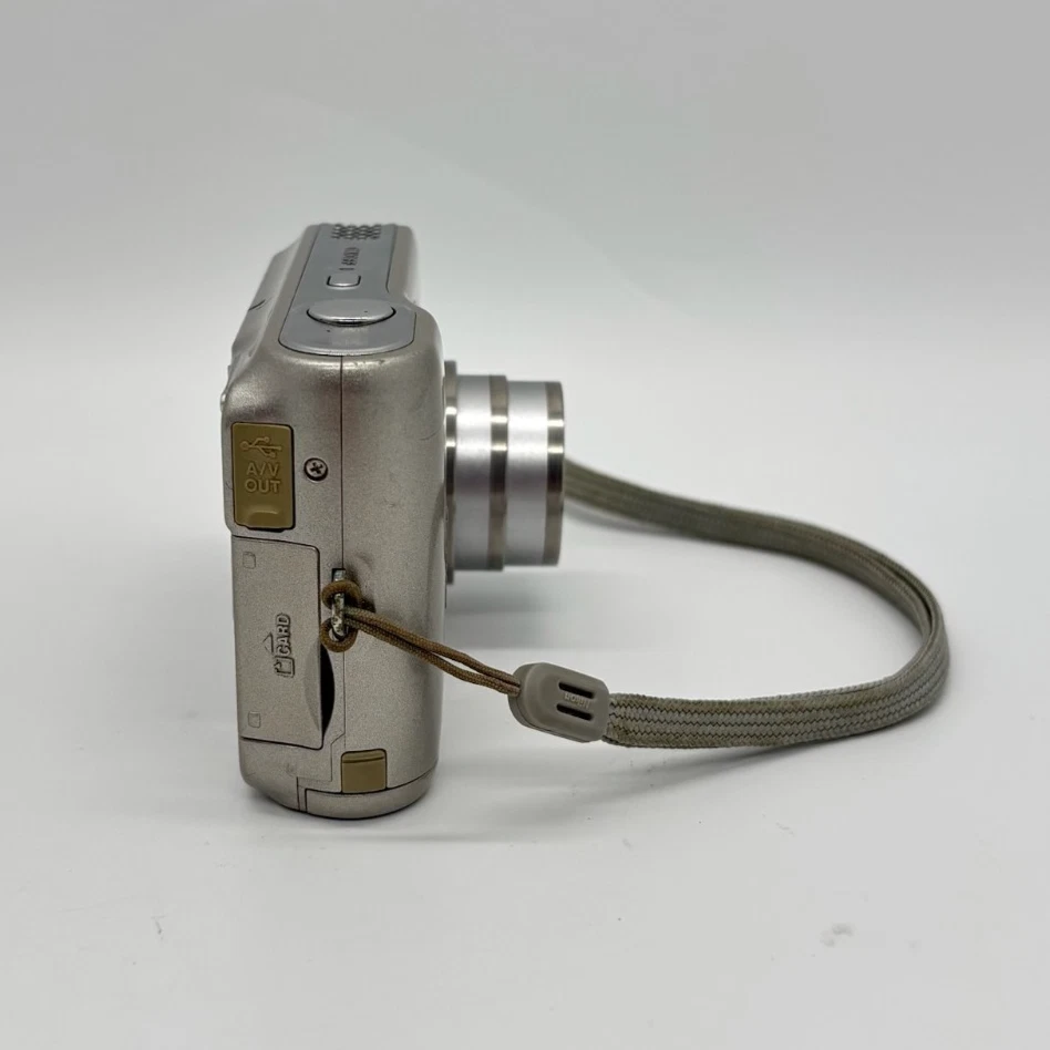 Nikon Coolpix L5 Digital Camera 7.2MP CCD Point & Shoot Compact Y2K Vintage - Image 4 of 4