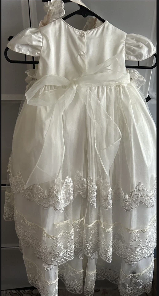 Vestido de bautizo infantil Foto 2 de 4