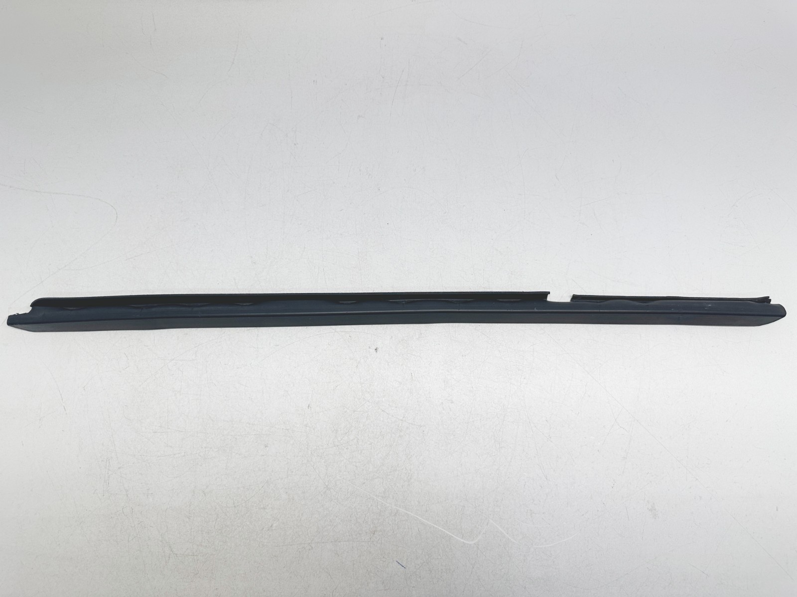 H50617 2007-14 Lincoln Navigator L Rear Door Interior Weather Strip Moulding RH