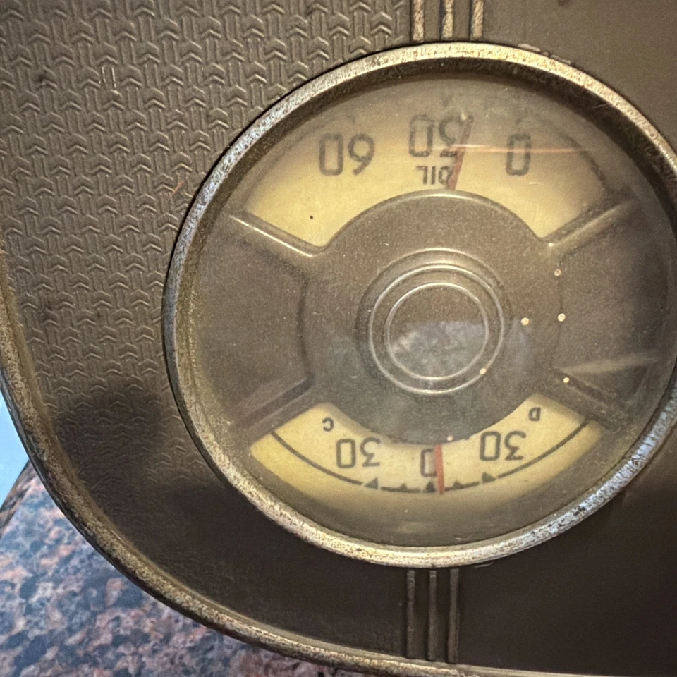 Tablero 1934 con reloj y velocímetro Foto 2 de 4