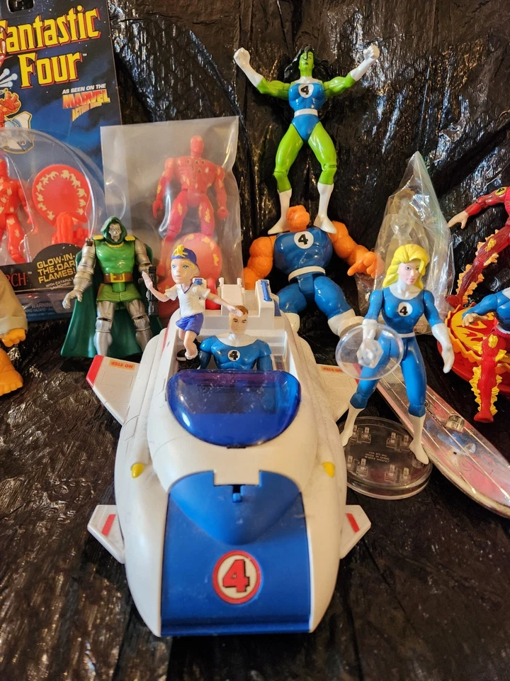 Lote de 12 figuras de acción y vehículo ToyBiz Marvel Fantastic Four 1995/90 Foto 2 de 4