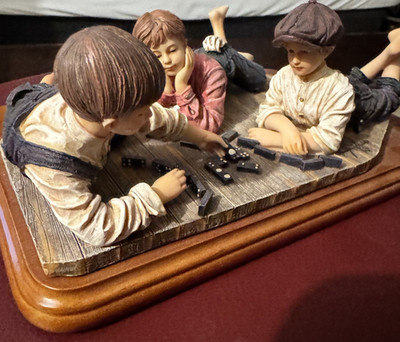 Rare ''Dominos'' Timeless Treasures Jim Daly Figurine 2000 Vanmark