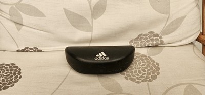 Adidas schwarzes Glasetui/Karton gefüttert Pad innen Größe L, Made in Italy 