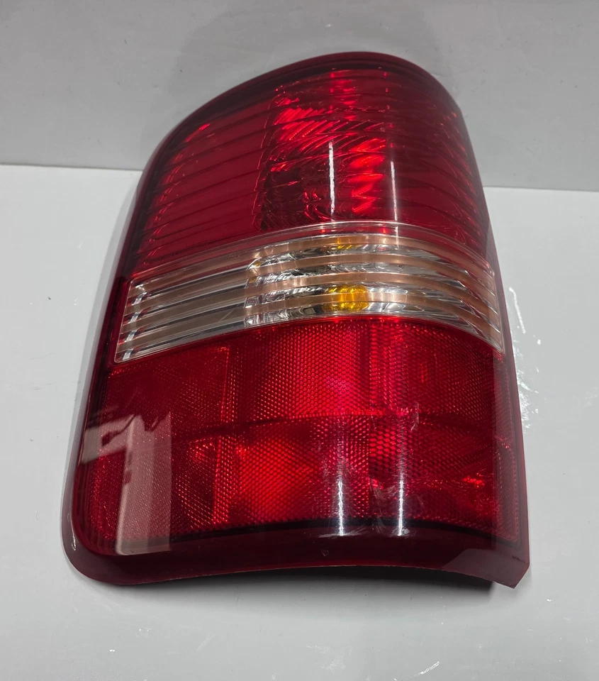 5L3Z13405AB | 2006 Lincoln Mark LT Driver LH Quarter Mounted Tail Lamp Light OEM Foto 3 de 4