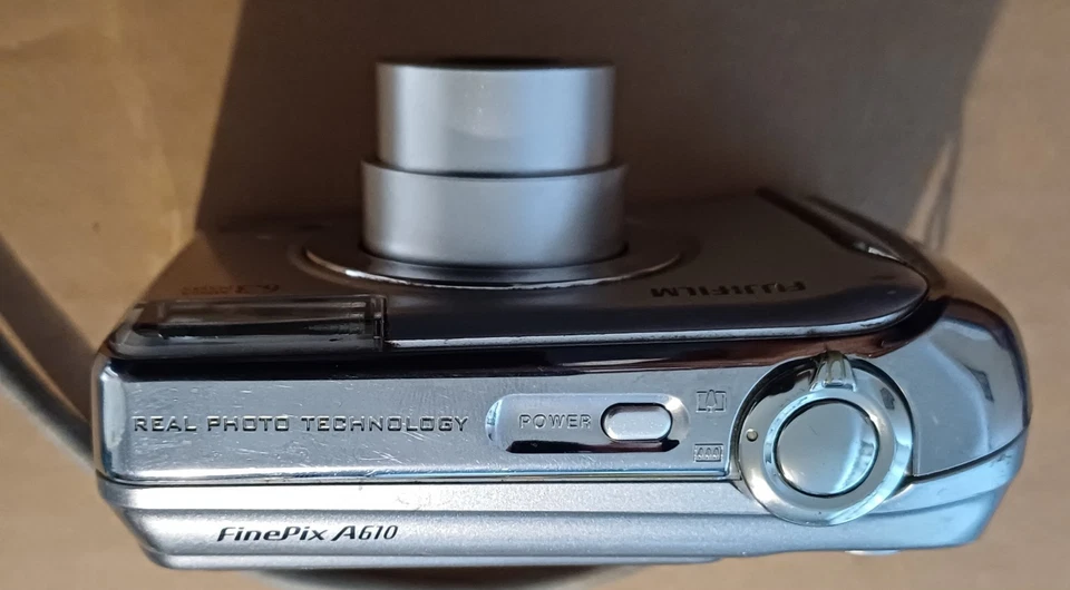 Fujifilm FinePix A610 Digital Camera 6.3MP Silver Fujifilm Finepix Camera, photo 4 of 5