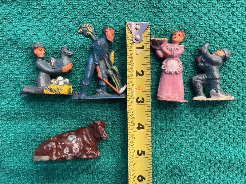 Vintage Lead Lady W/ Pie 3 Men W/ Corn, Eggs & Firewood & 1 Cow Figurine RR ?