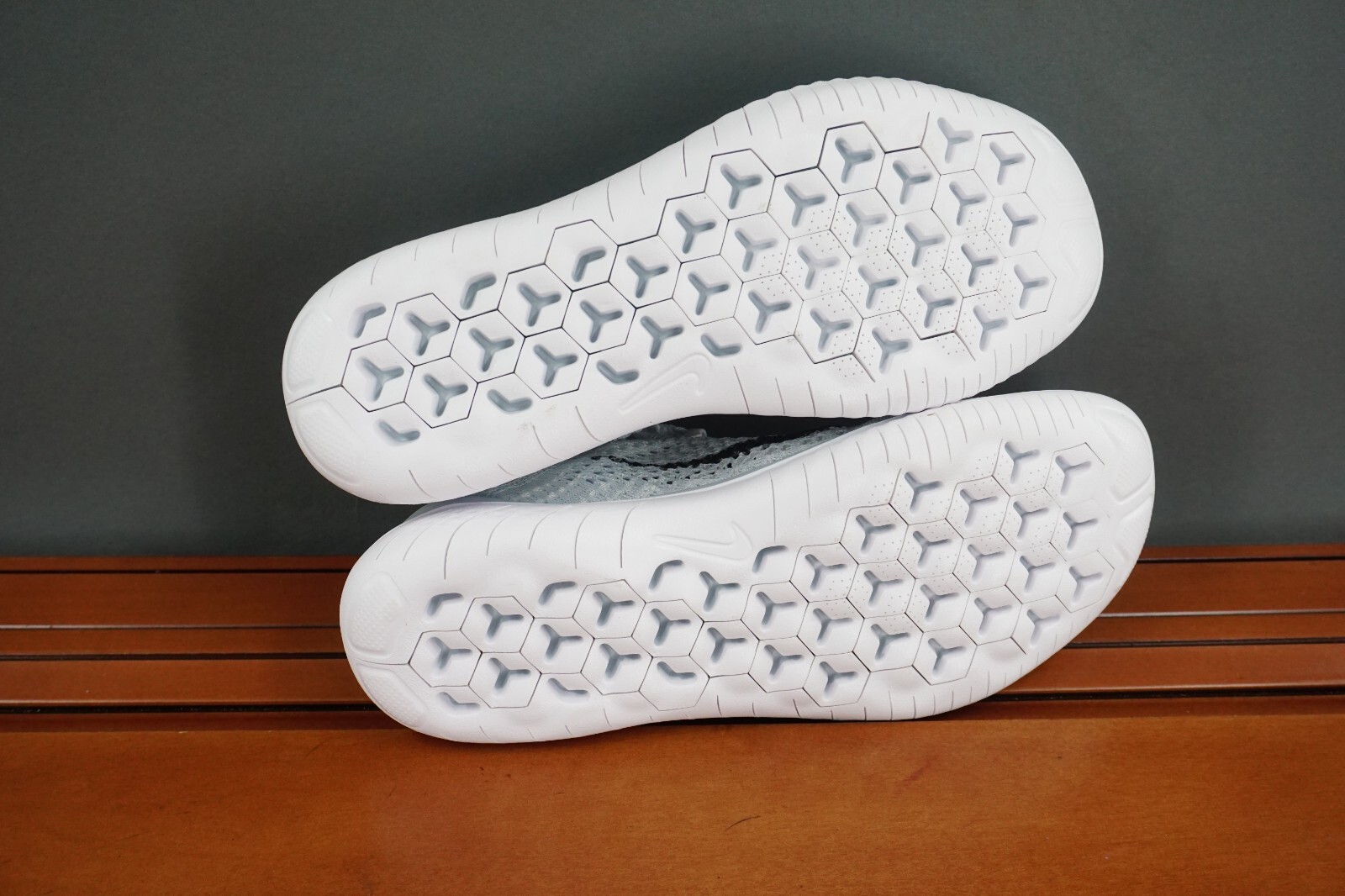 nike women's free rn flyknit 2018 lace up sneakers