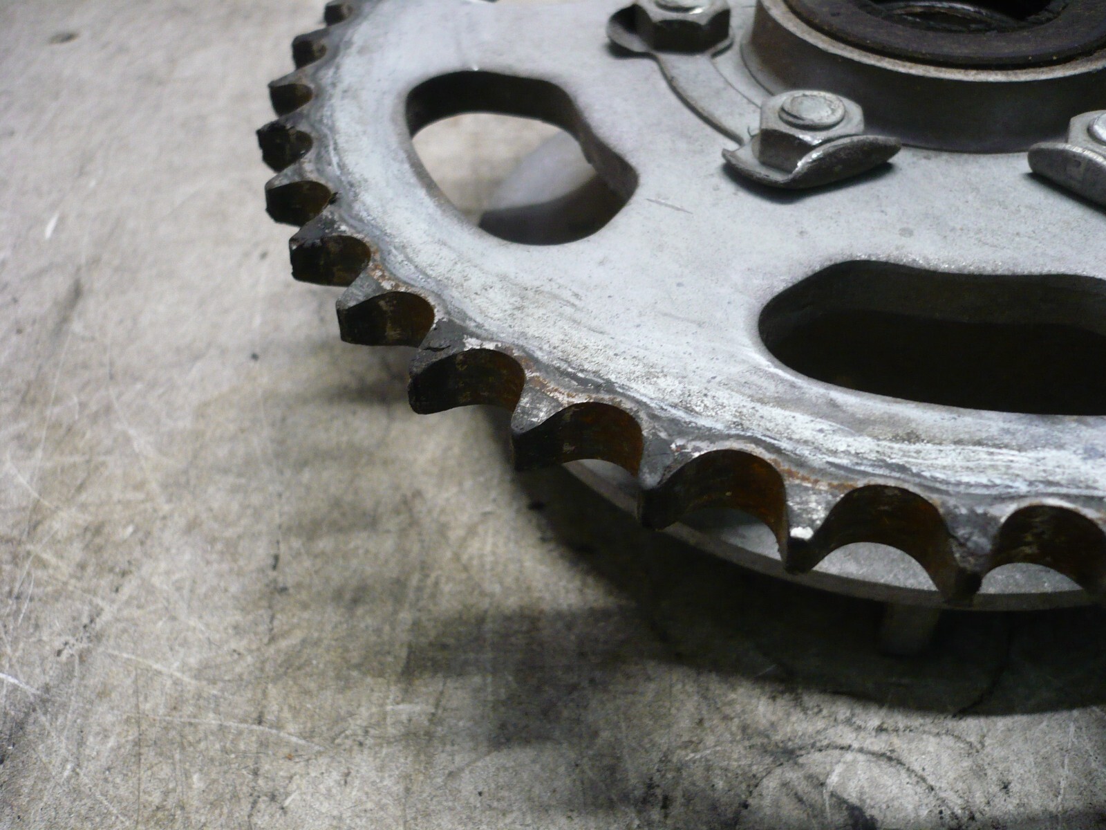 SUZUKI 1983 83 GS450 GS450L REAR SPROCKET CARRIER DRIVE OEM 64511-33741