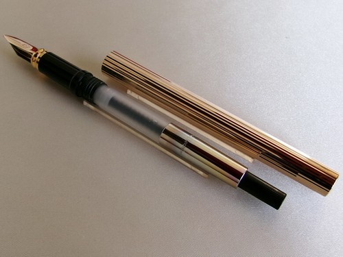 S.T. Dupont Classic Fountain Pen 18K M Nib Gold Plated Black Line Clip - Picture 11 of 15