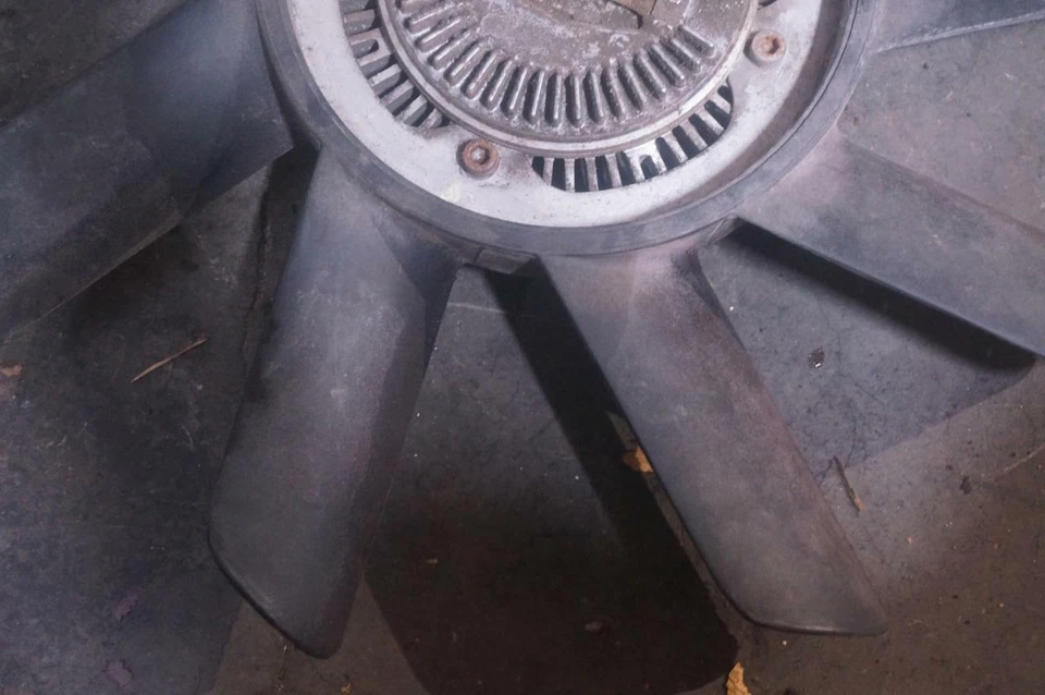 OEM BMW E30 Cooling Fan Clutch + Blades 87-91 325i 325is 325ix - Imagem 3 de 4