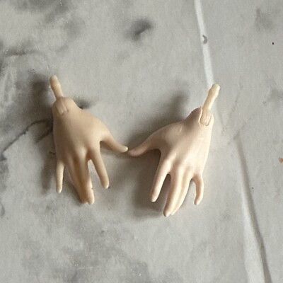 Mattel Ever After High Doll Replacement Set Of Fair Skin Hands Left & Right #114