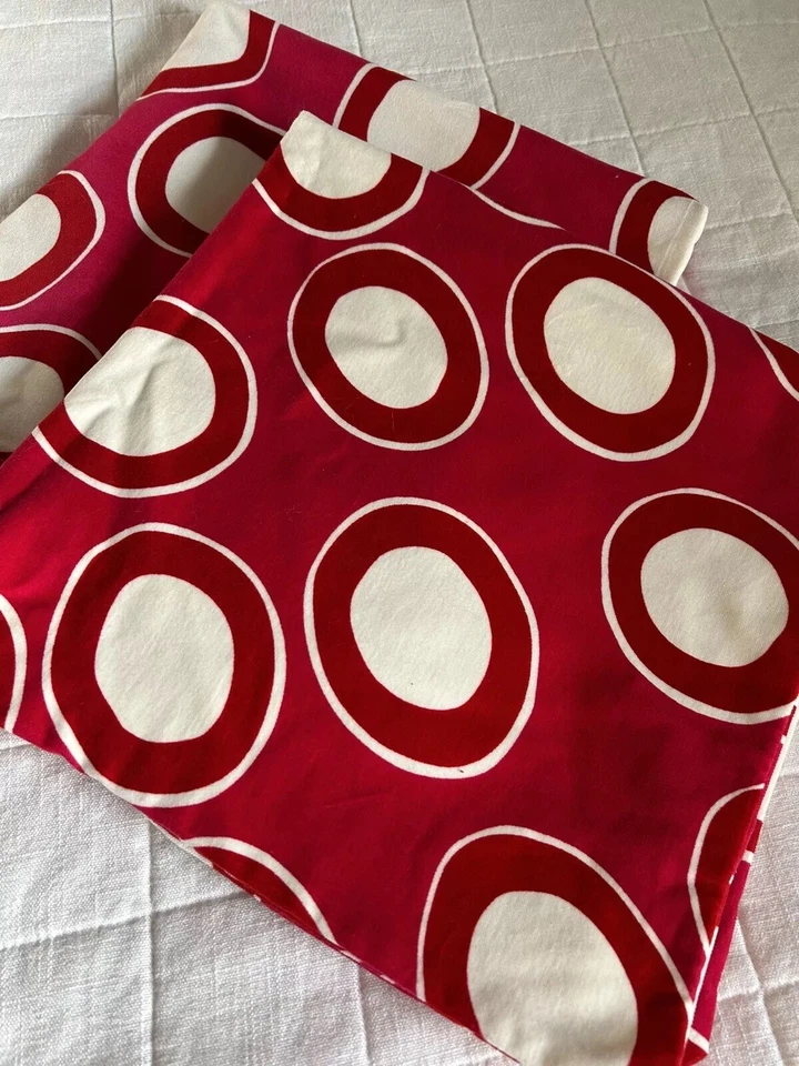 Fundas de almohada Ikea Hedda Cirkel Euro terciopelo rojo blanco círculos 2-26x26 Foto 2 de 4