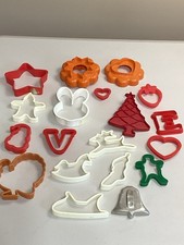 Vintage LOT Of 18 Cookie Cutters Plastic And Metal