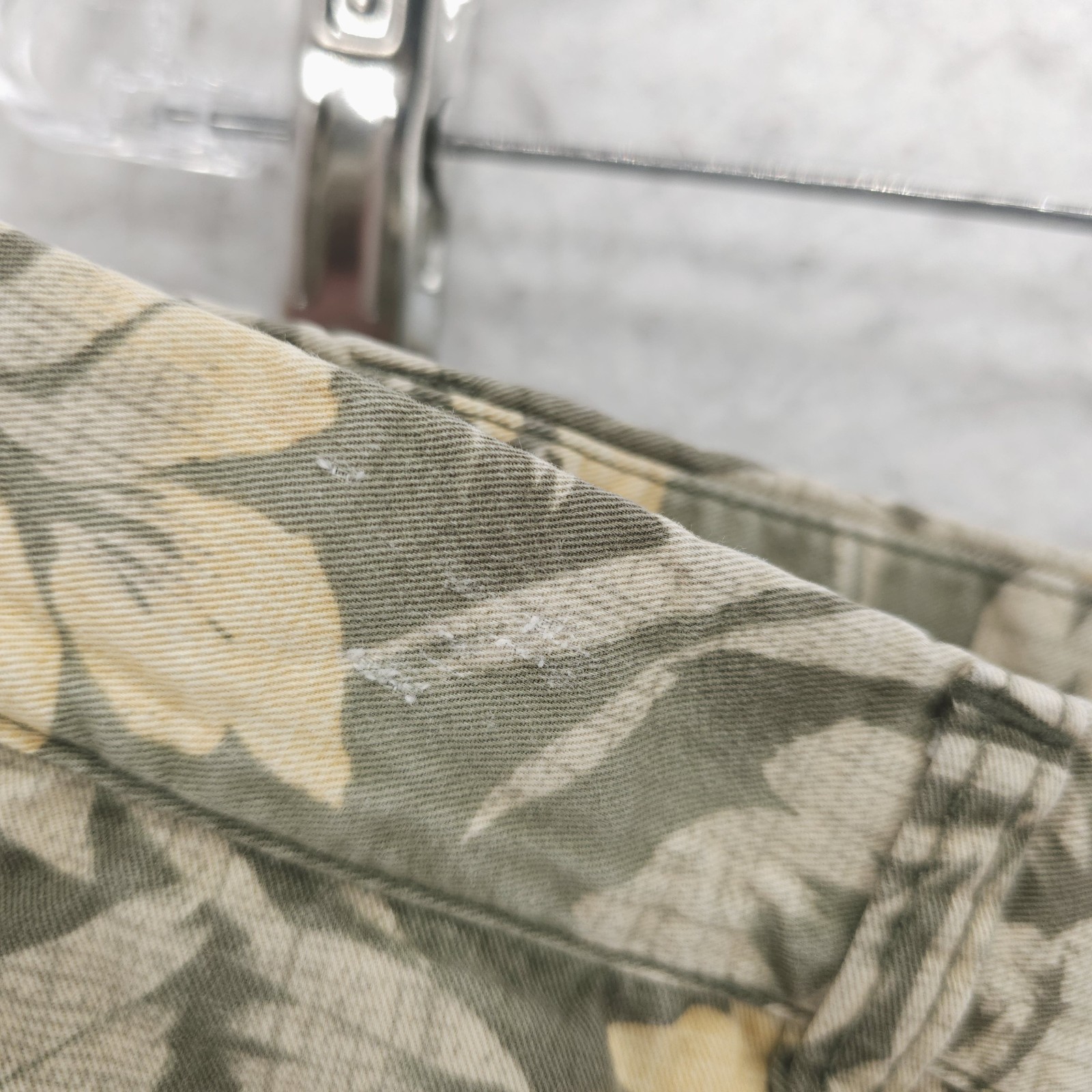 UNIQLO Chino Shorts Hawaiian Leaf Pattern 100% Cotton Size LARGE thumbnail 3