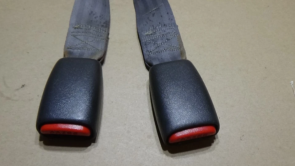 Jeep Wrangler TJ 1999-2006 hebilla de cinturón de seguridad trasero Foto 2 de 4