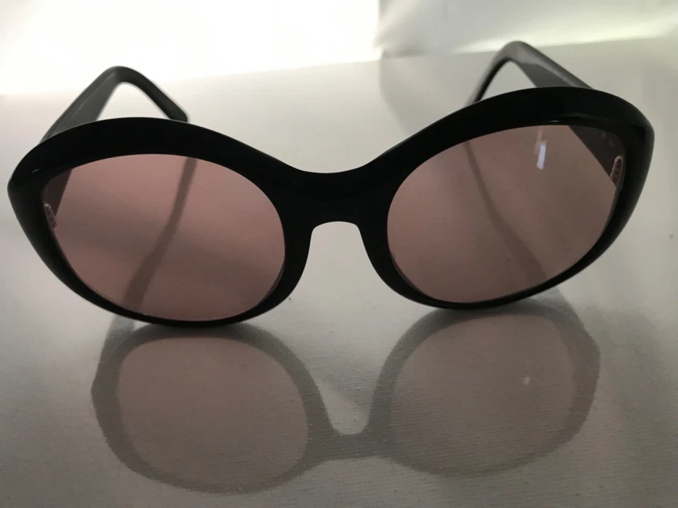 Gafas de sol DonnaKaran 9809S negras usadas buen estado pueden tener pocos micro arañazos Foto 2 de 4