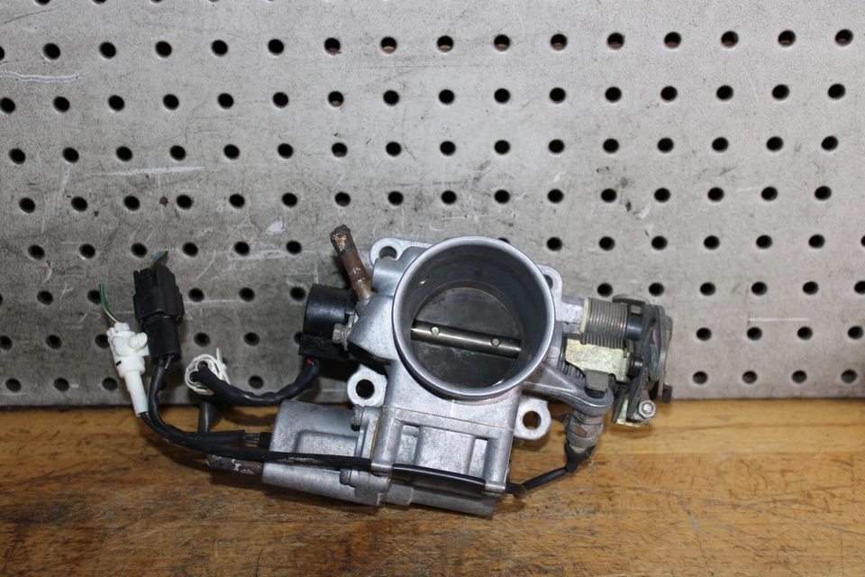 Корпус дроссельного клапана ручной трансмиссии 1992 Mazda B2200 MT в сборе изготовитель оборудования - Изображение 2 из 4
