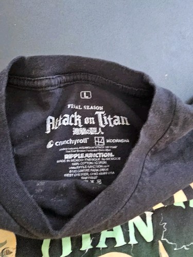 Camiseta Warhammer Titan Crunchyroll Talla Grande - Imagen 2 de 3