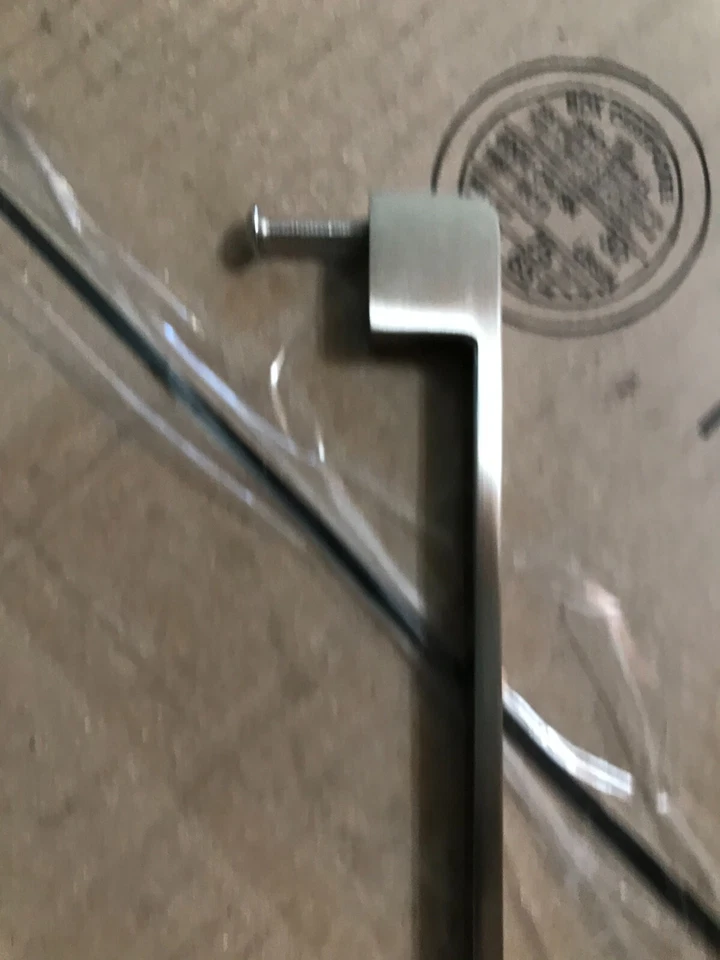 NUEVO TIRADOR DE PUERTA DE REPUESTO Glacier Bay Acero Inoxidable 24 pulgadas Gabinete de Lavandería Foto 3 de 4