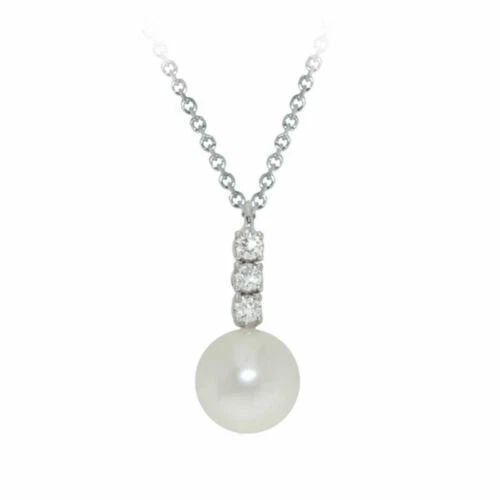 Gioielli e gemme di perla bianchi