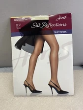 Hanes Silk Reflections Pantyhose Control Top Reinforced Toe 718 Size AB Pearl