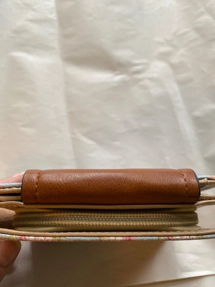 Cartera pequeña Natural Life floral con cremallera mini para damas con encanto azul claro floral Foto 4 de 4