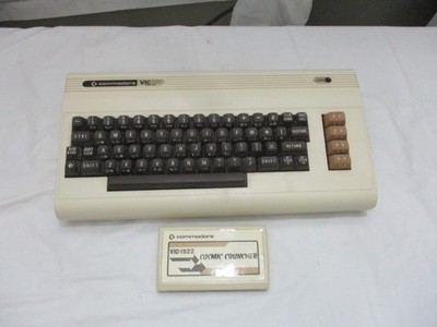 Vintage Commodore VIC-20 Computer 117V USA Model Untested! And One Game