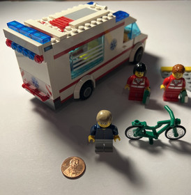LEGO CITY Ambulance Play Set w Minifigs and Manual No Box Missing Pieces 4431