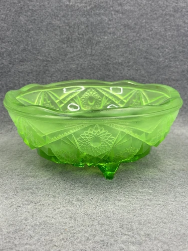 Vintage Jeannette Glass 3 Footed Bowl Green Ombre Flash With Hobstar Pattern