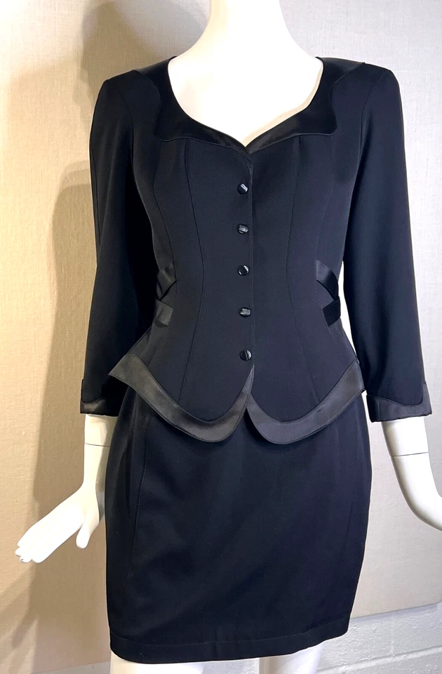 Traje de lana THIERRY MUGLER F/W 1992 negro escultural reloj de arena F38, detalles satinados Foto 2 de 4