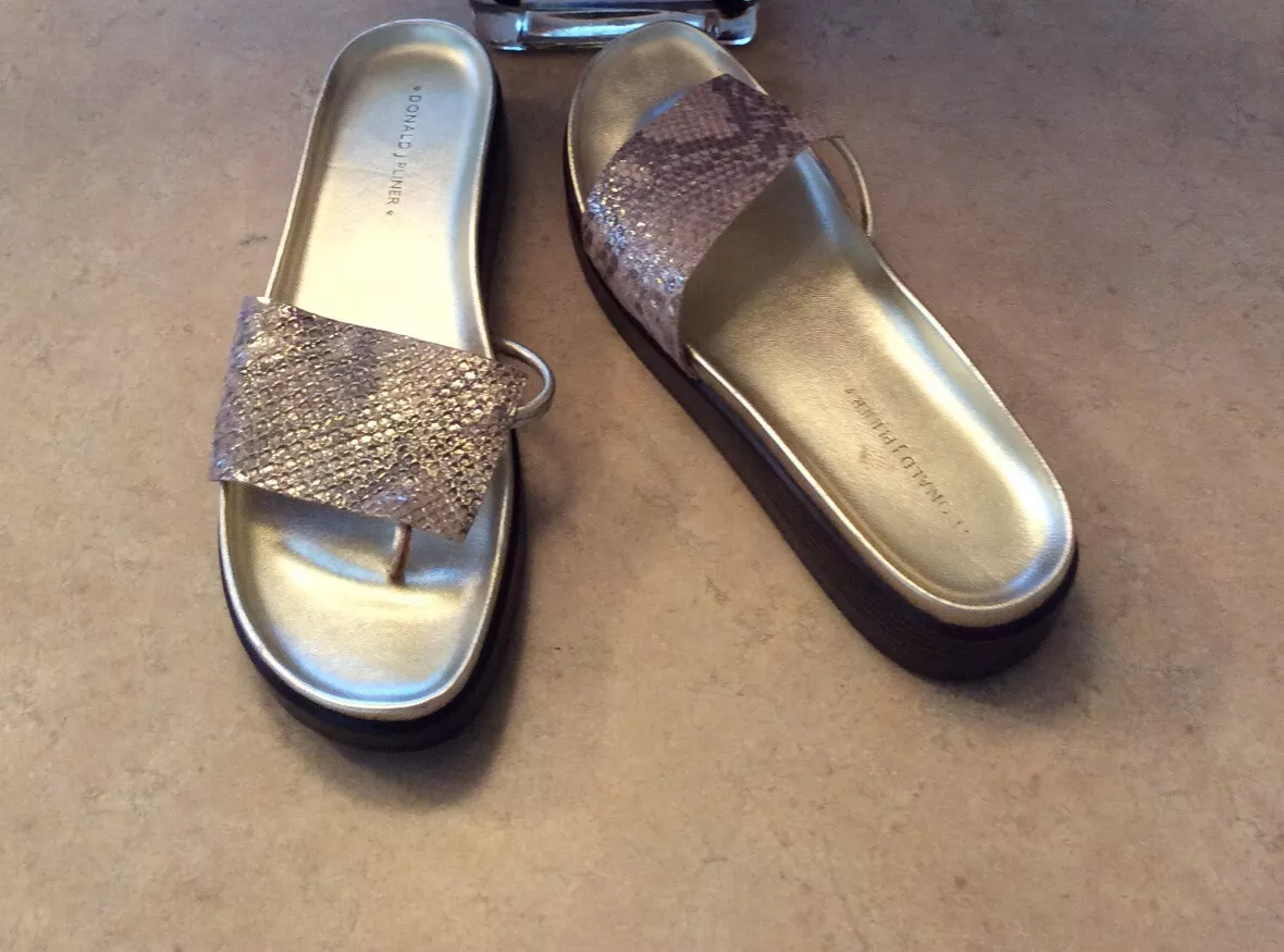 New Donald Pliner Women s Snakeskin Gold Leather Thong Wedge sandal Sz 9.5 158