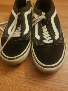 vans shoes black with white stripe