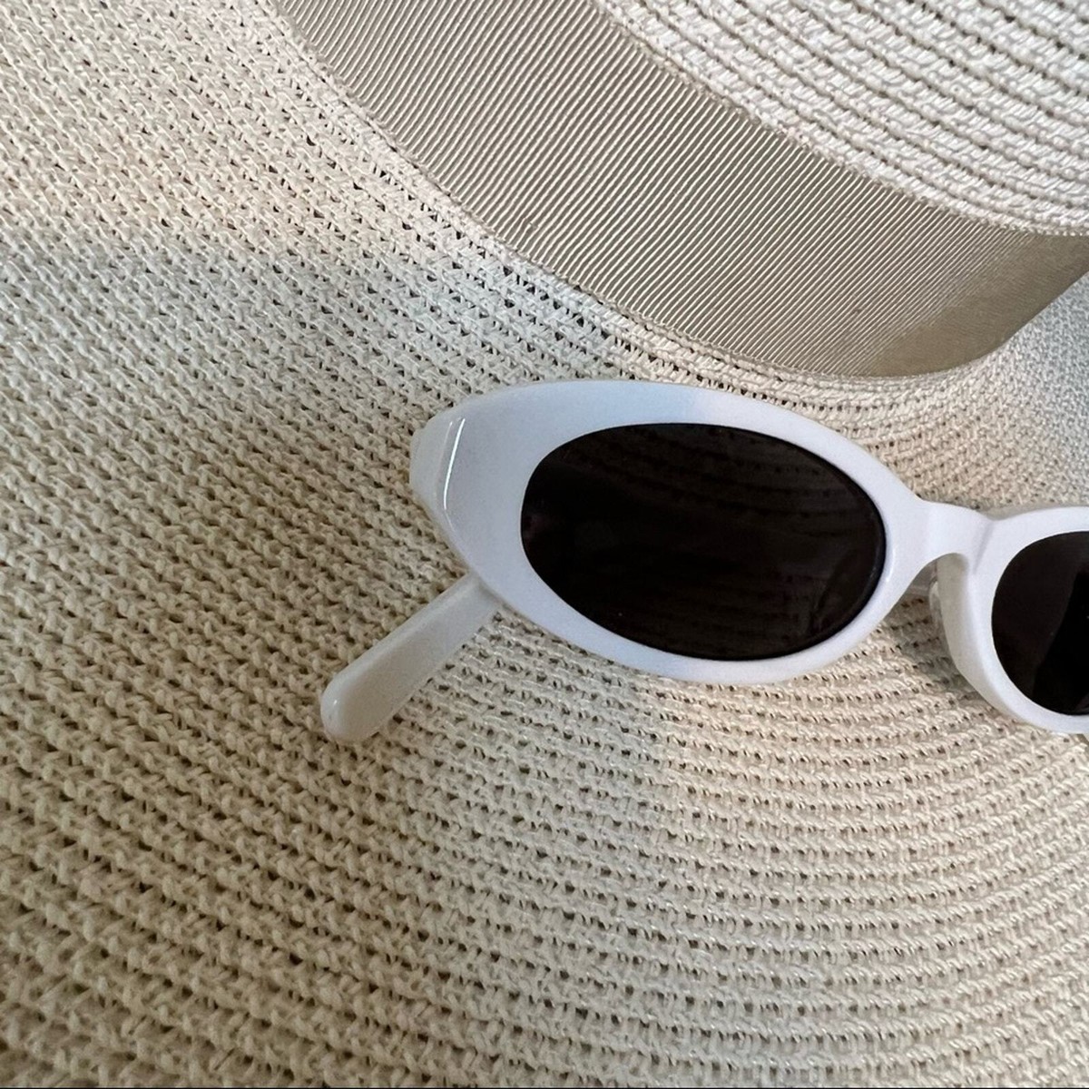 Joel Ighe x CHIMI Small White Oval Sunglasses w/ Dust Bag  display picture 3