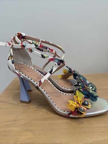 BETSEY JOHNSON Butterfly🦋 Women's Straps Sandal Size 7.5 NWOB - Picture 2 of 6