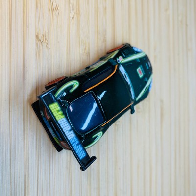 Disney Pixar Cars - Nigel Gearsley Neon Racers WGP Racer Diecast