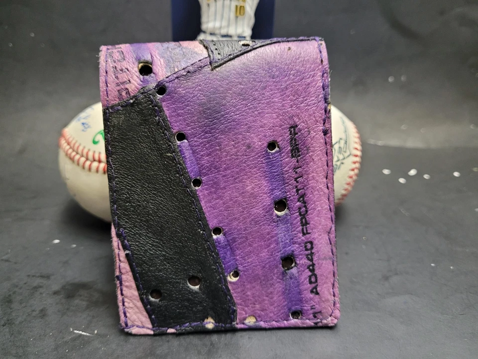 Guante de béisbol Wilson doble pliegue hecho a mano cartera púrpura/negro 8 ranuras para tarjetas Foto 3 de 4