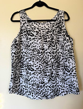 Women s Black & White Animal Print V-Neck Sle...