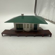 PLASTICVILLE O SCALE RAILROAD PASSENGER STATION KIT RS-8 - NO SIGNS - NO BOX