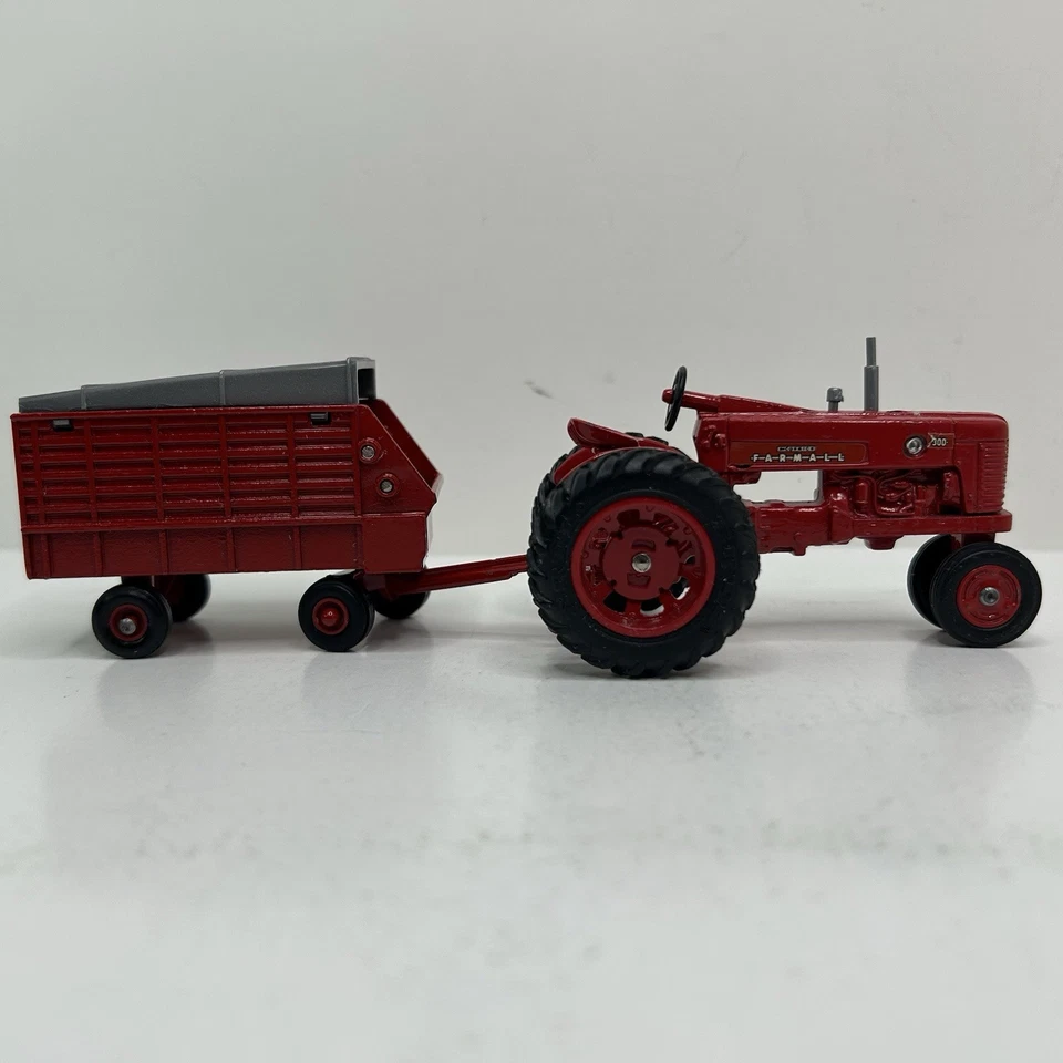 Ertl 1986 Special Edition Farmall 300 IH F-4 Diecast 1/43 Tractor w/Trailer Read - Image 4 of 4
