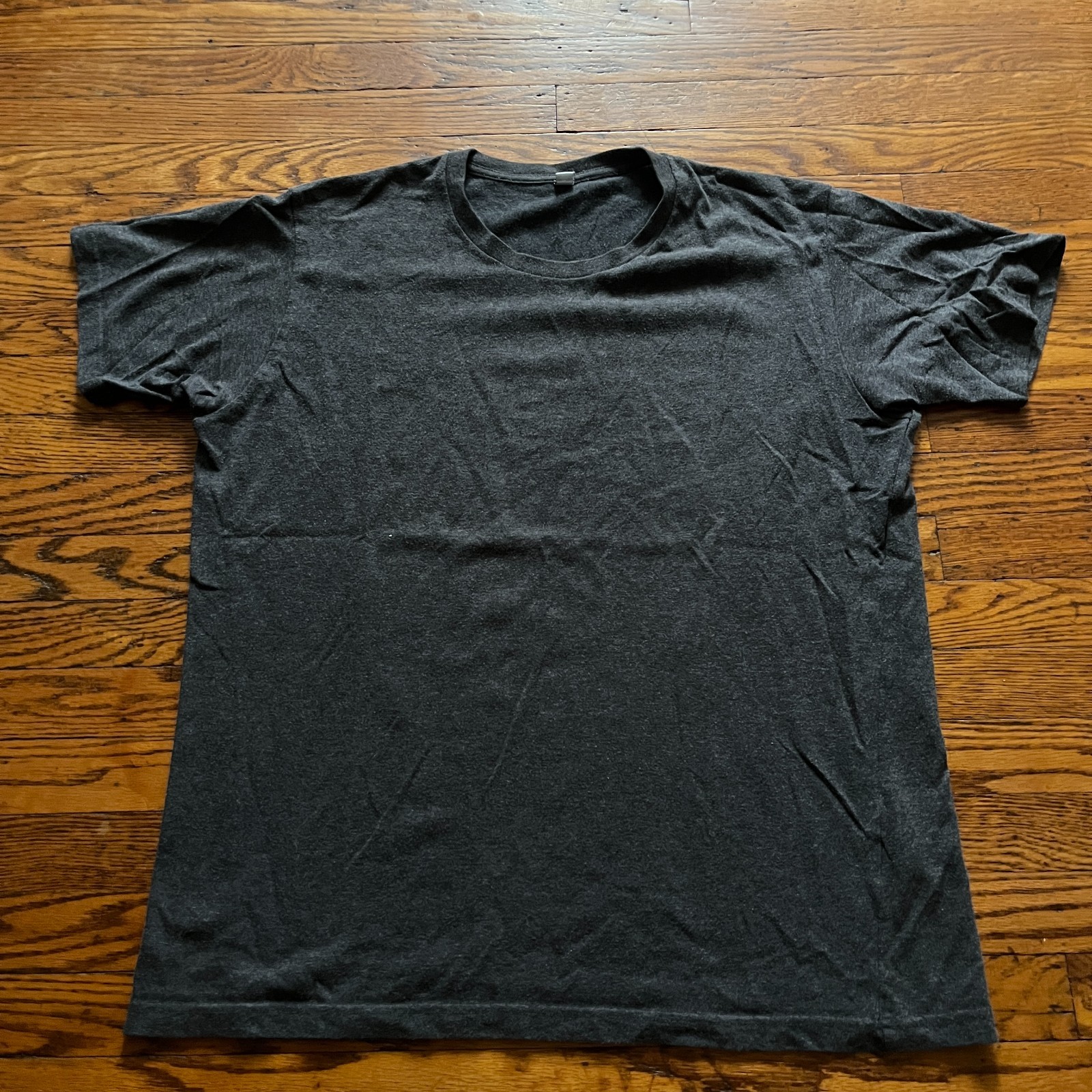 Uniqlo Men's Solid Blank Dark Gray Basic Crew Nec… - image 1