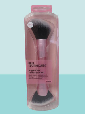REAL TECHNIQUES ANGLED FAN FINISHING BRUSH CHEEK NWB