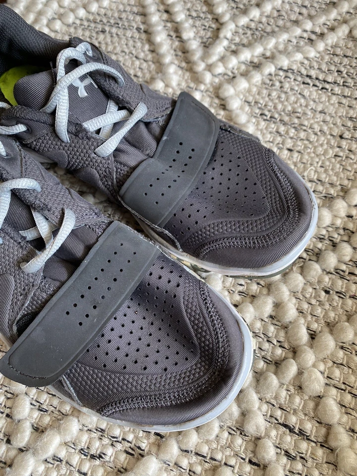 Zapatos para correr Under Armour para mujer grises blancos Micro G Renegade talla 7 - Imagen 3 de 4