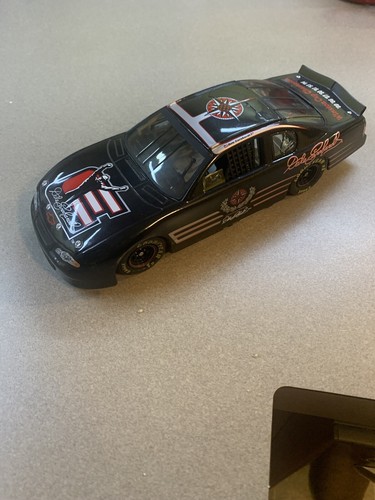 Dale Earnhardt 1:24 Authentic Diecast Replica Limited Edition 2002 Revell NASCAR - Picture 2 of 3