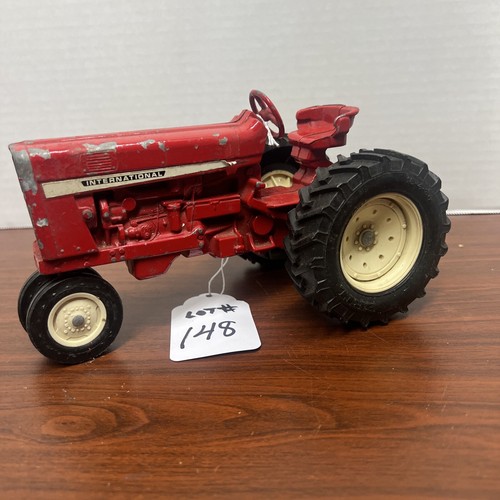 ERTL Vintage International Tractor 18-4-34 - Picture 1 of 6