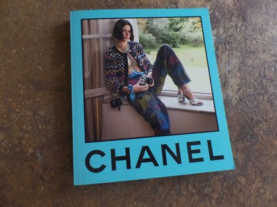 NEW Chanel Spring-Summer 2022 Ready To Wear Collection Color Photos & Booklet