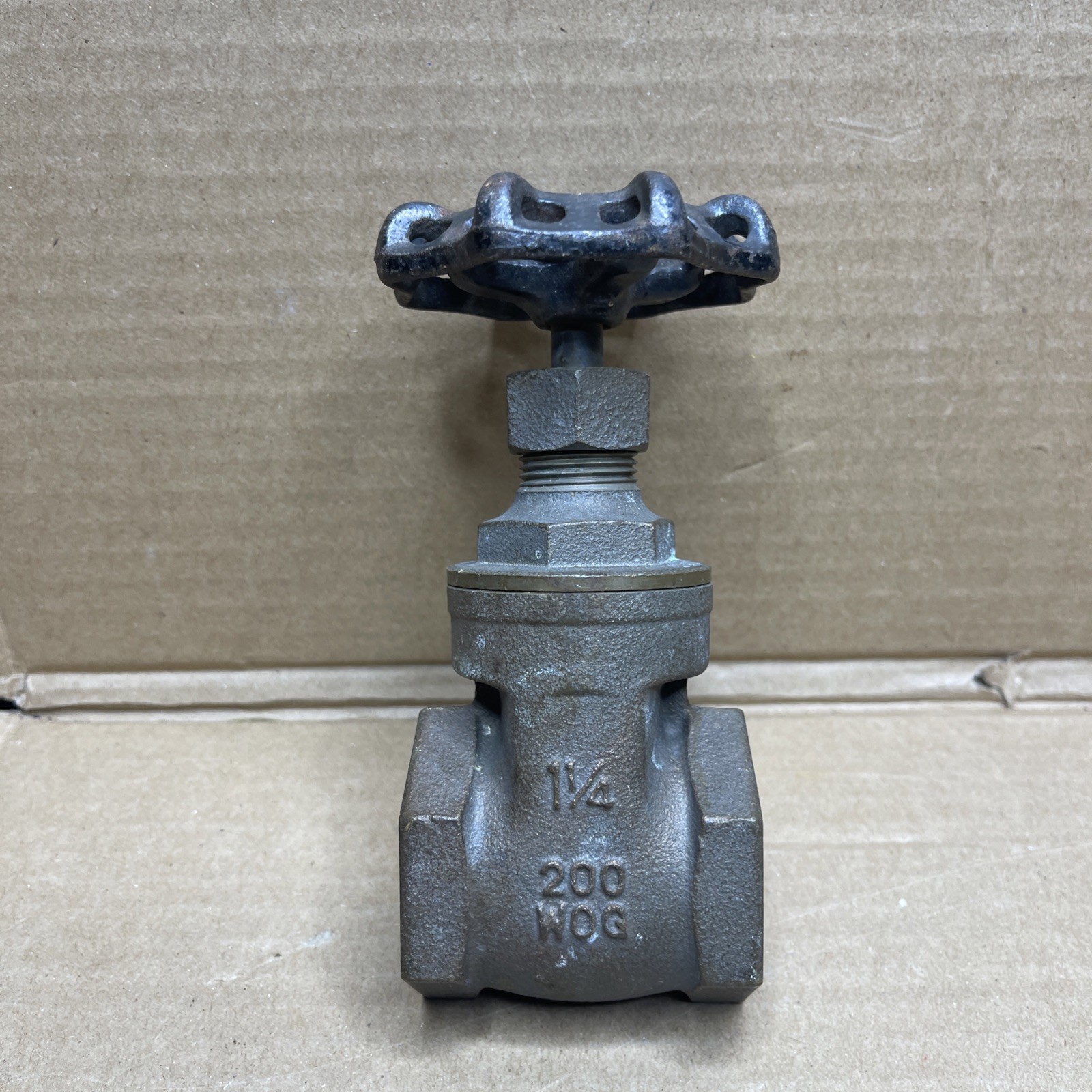 Vintage Hammond 667 1-1/4” Brass Gate Valve 200 WOG Threaded NOS Plumbing
